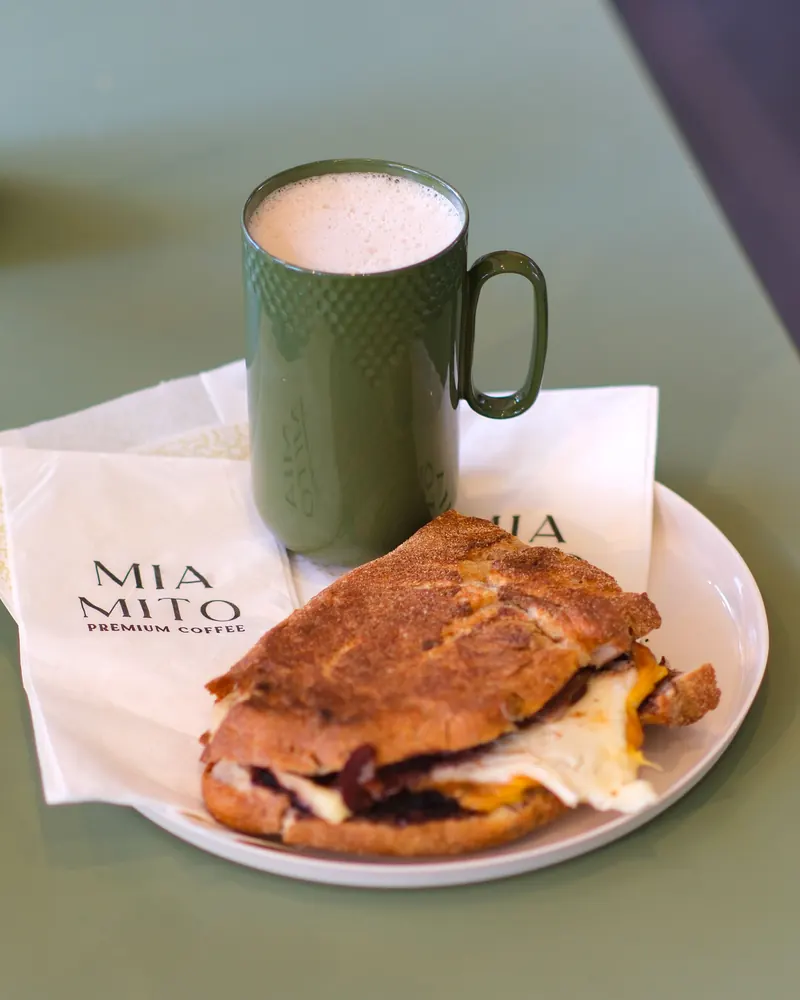 Sarapan dengan roti dan kopi